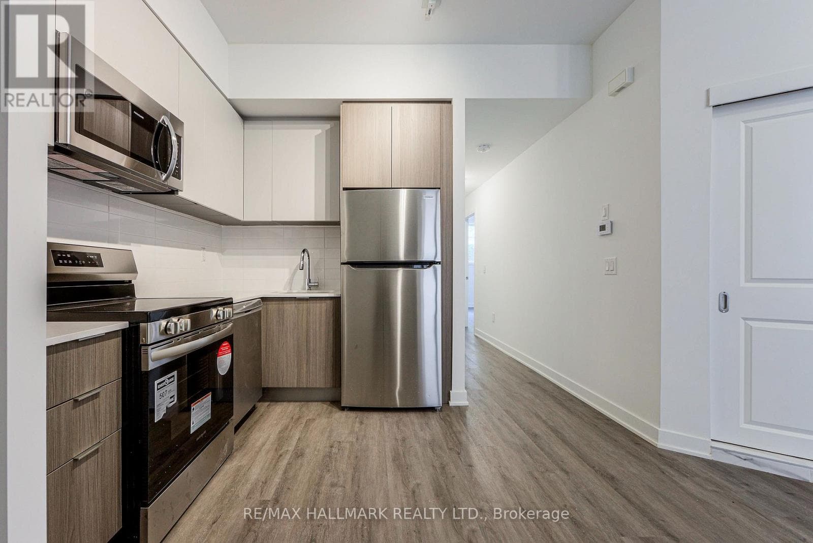 Single Family at 125- 37 Danforth Road, Toronto (Oakridge), Ontario - Photo 9 - RE/MAX Garden City Realty