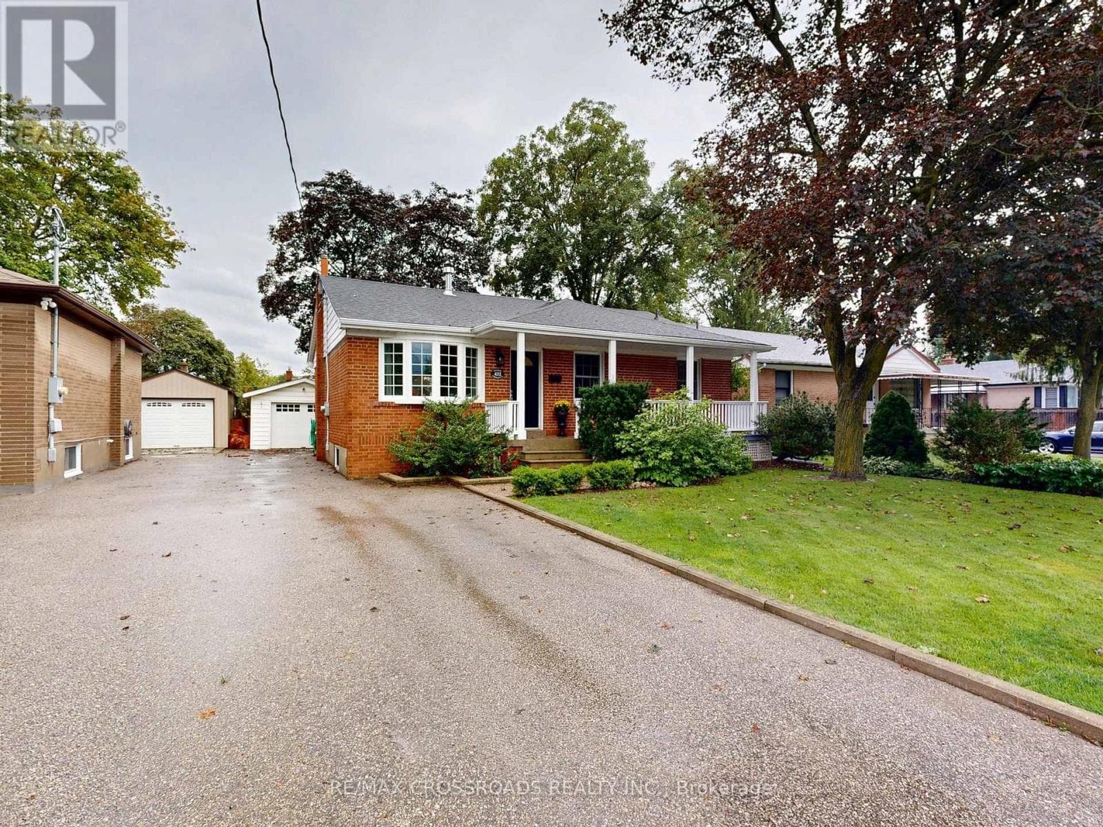432 Paliser Crescent