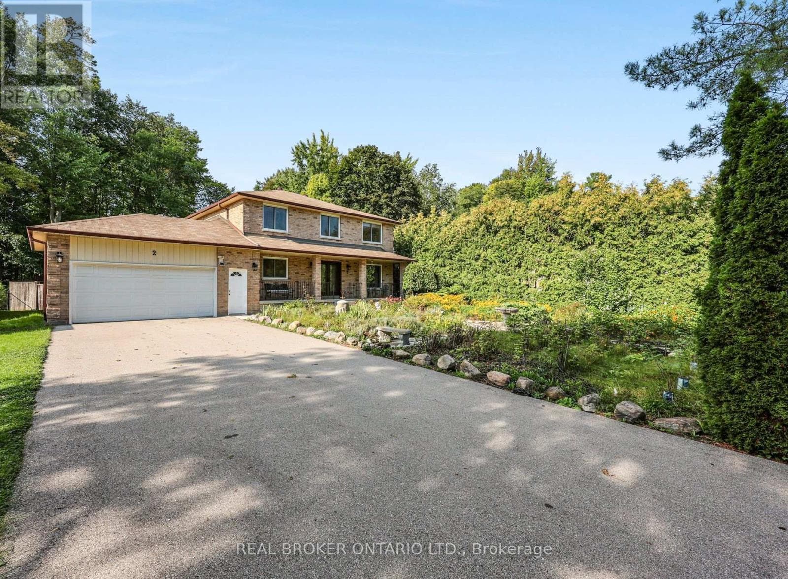 2 Amberglen Court