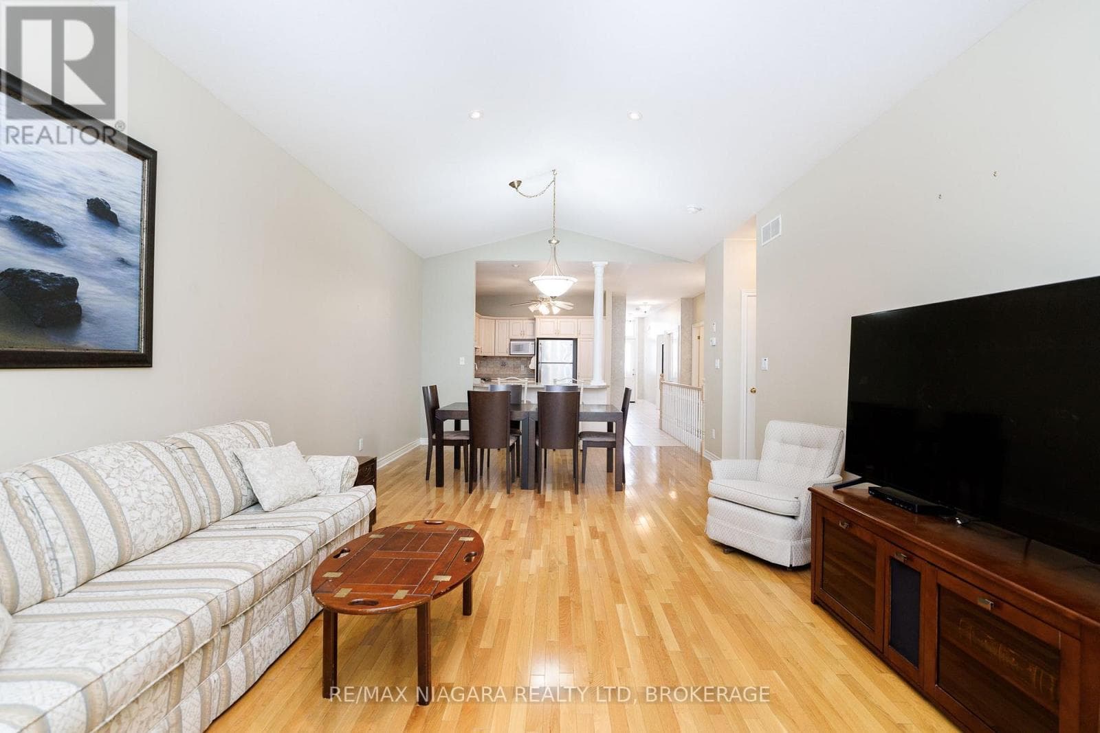 Single Family at 8- 3300 Montrose Road, Niagara Falls (Mt. Carmel), Ontario - Photo 4 - RE/MAX Garden City Realty