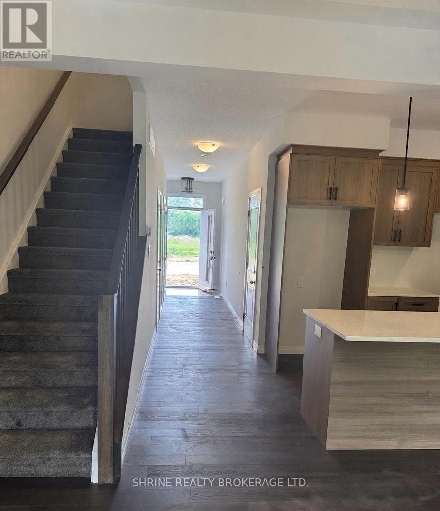 Single Family at 6945 Heathwoods Avenue, London South (South V), Ontario - Photo 2 - RE/MAX Garden City Realty