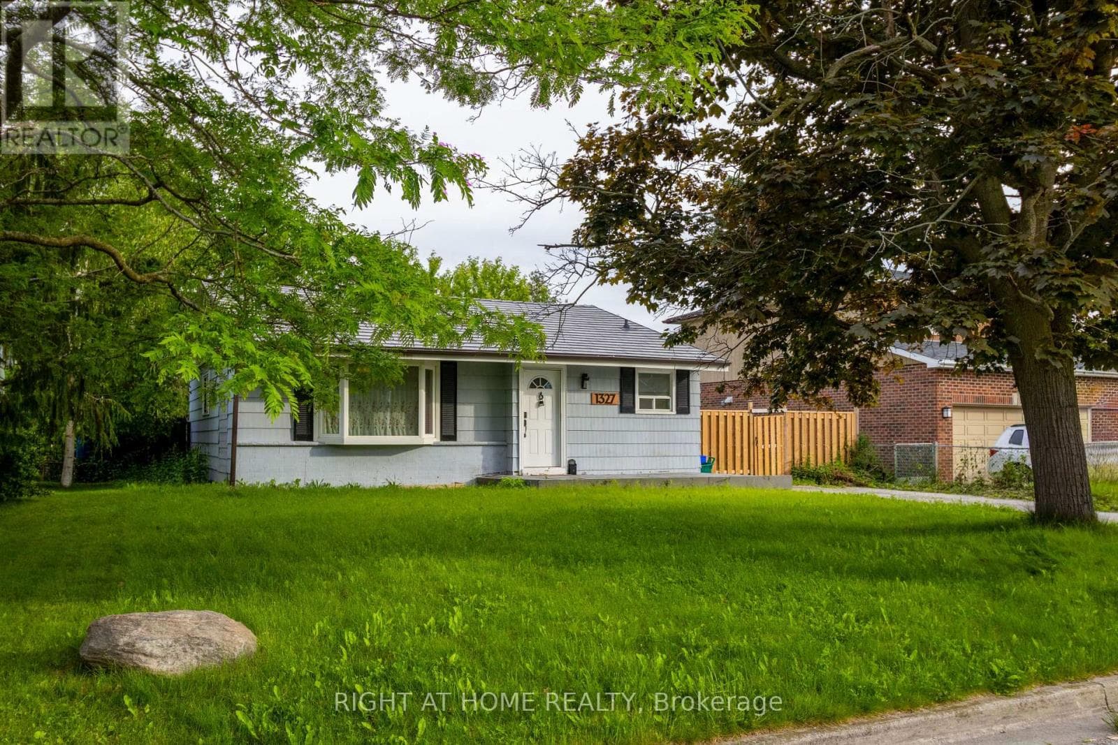 Single Family at 1327 Commerce Street, Pickering (Bay Ridges), Ontario - Photo 3 - RE/MAX Garden City Realty