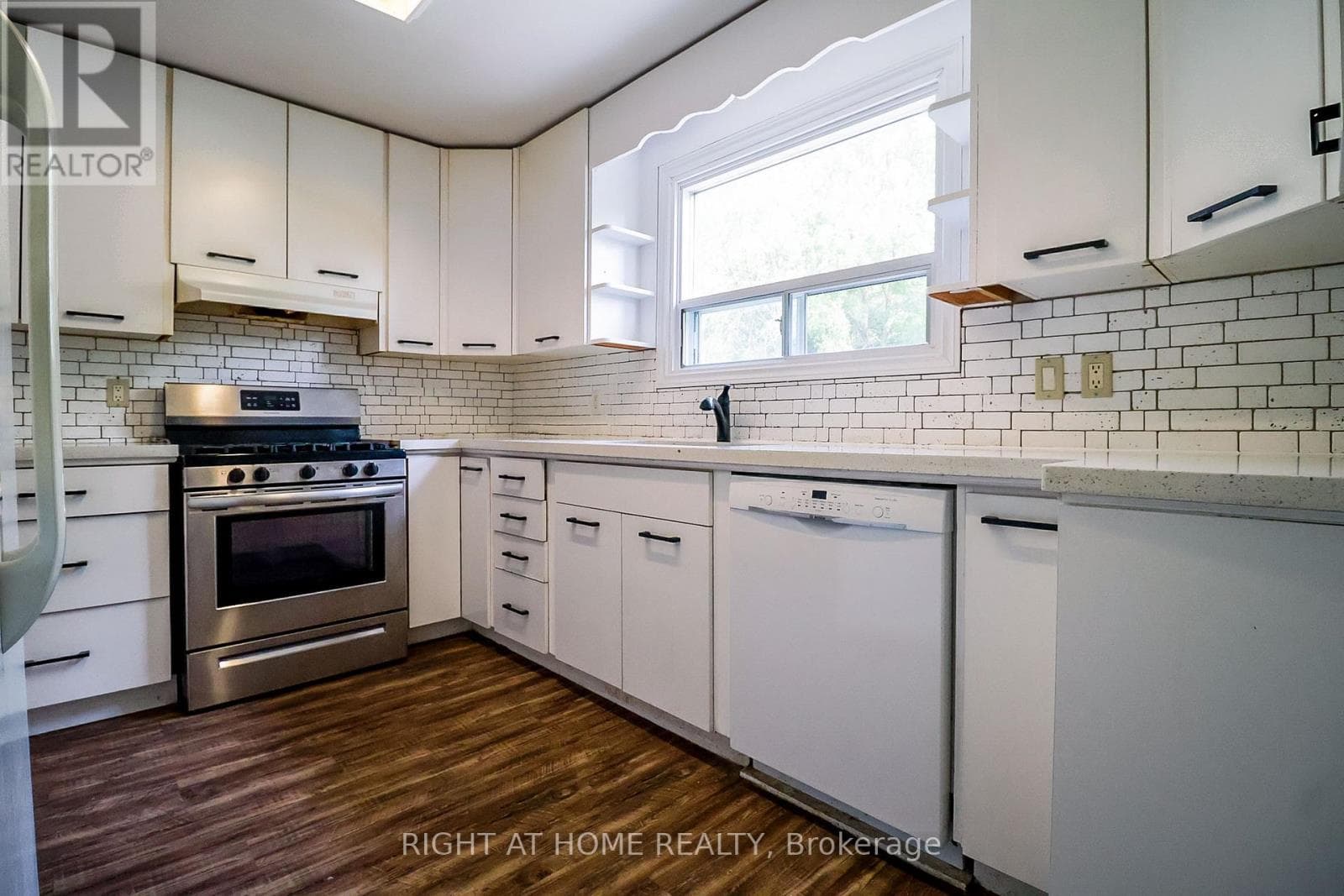 Single Family at 1327 Commerce Street, Pickering (Bay Ridges), Ontario - Photo 7 - RE/MAX Garden City Realty