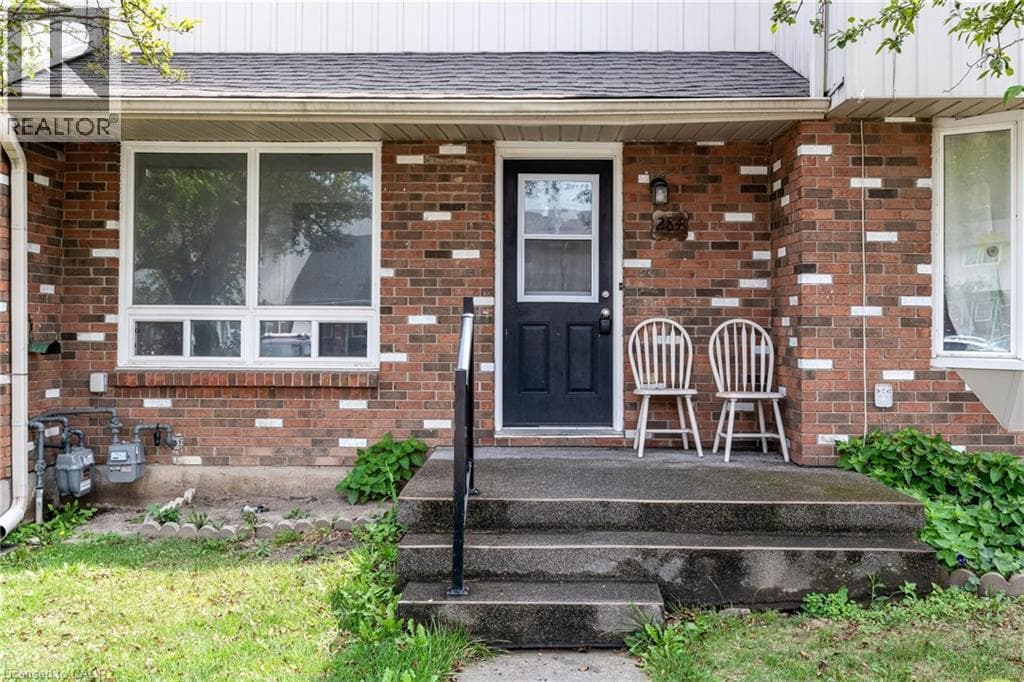 Single Family at 284- 100 BROWNLEIGH Avenue, Welland, Ontario - Photo 2 - RE/MAX Garden City Realty