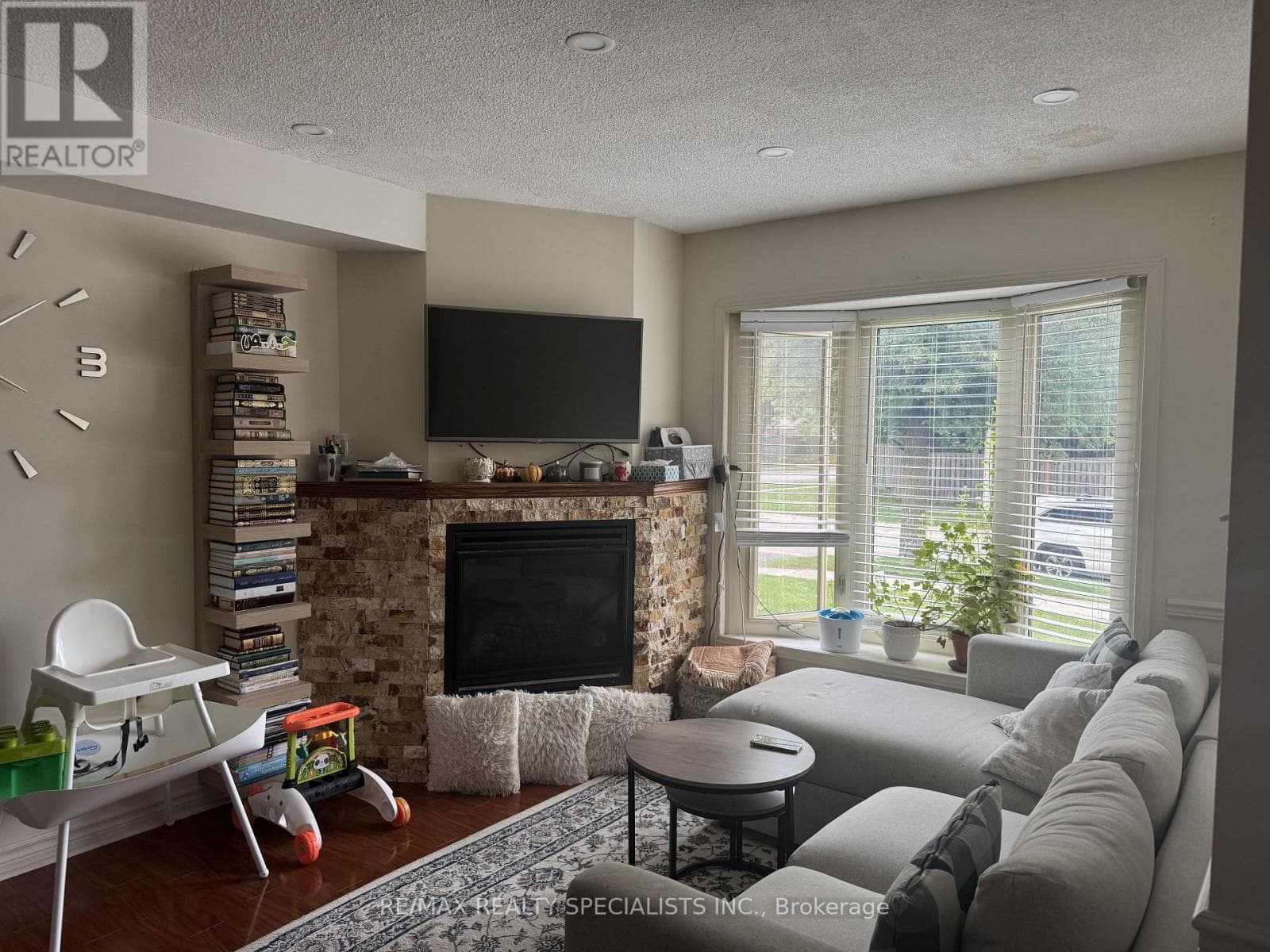 Single Family at 2849 Oslo Crescent, Mississauga (Meadowvale), Ontario - Photo 5 - RE/MAX Garden City Realty