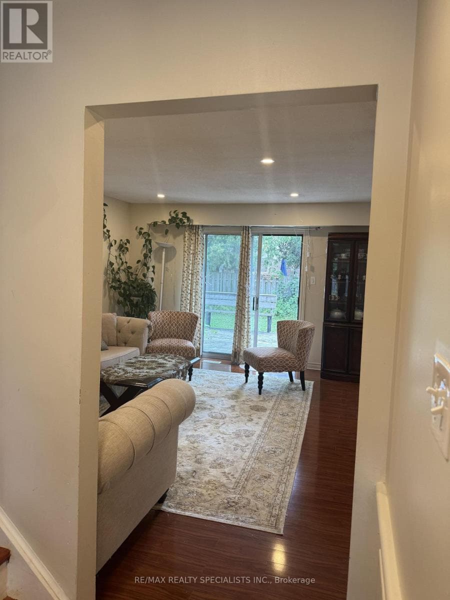 Single Family at 2849 Oslo Crescent, Mississauga (Meadowvale), Ontario - Photo 7 - RE/MAX Garden City Realty