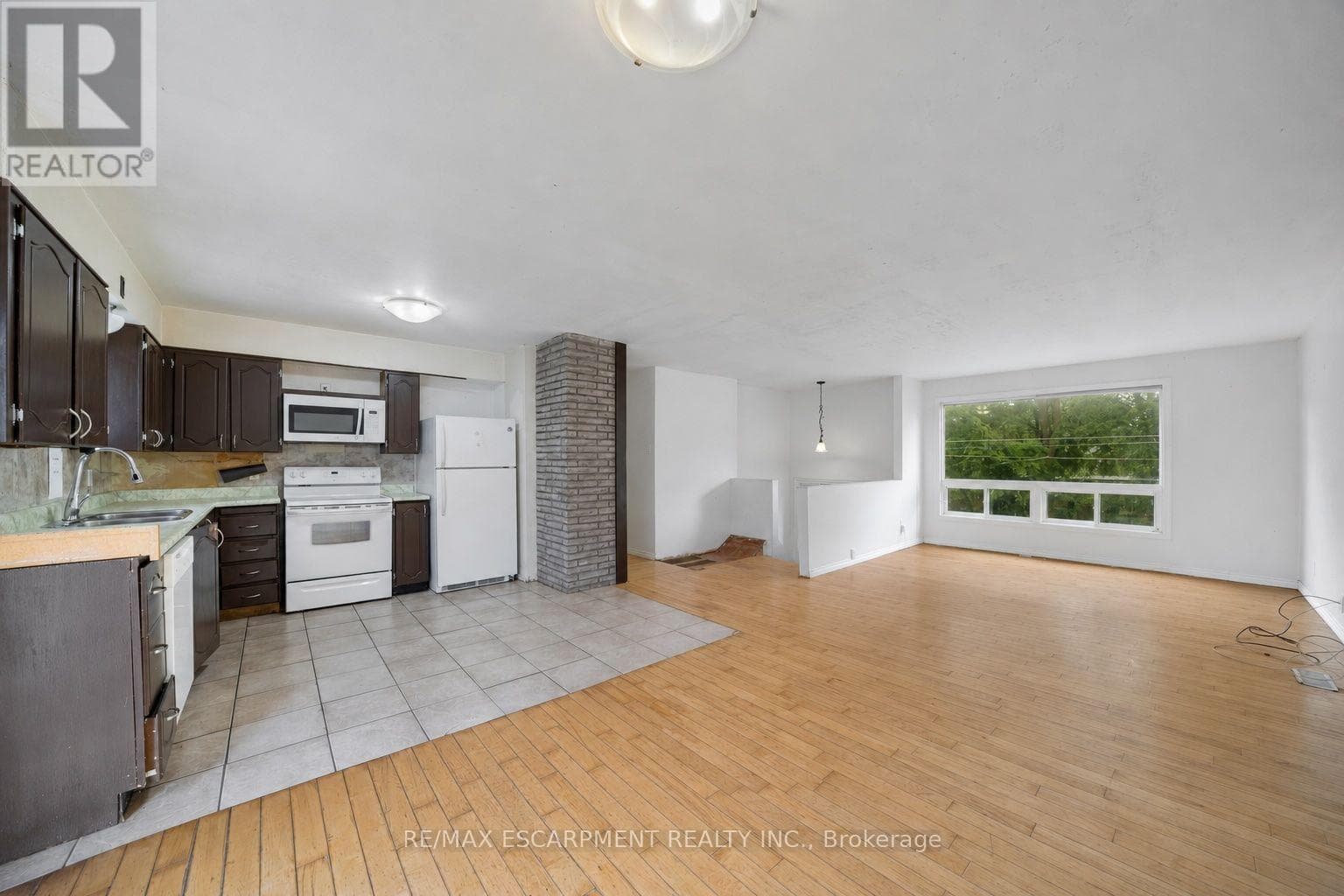 Single Family at 5 Elizabeth Street, Innisfil (Cookstown), Ontario - Photo 4 - RE/MAX Garden City Realty