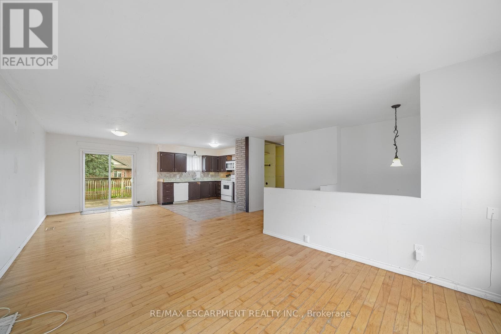 Single Family at 5 Elizabeth Street, Innisfil (Cookstown), Ontario - Photo 6 - RE/MAX Garden City Realty