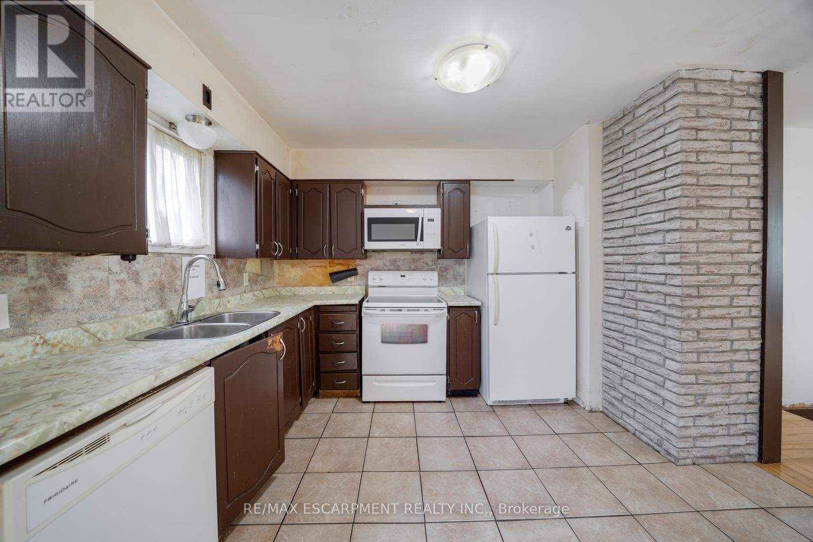 Single Family at 5 Elizabeth Street, Innisfil (Cookstown), Ontario - Photo 7 - RE/MAX Garden City Realty