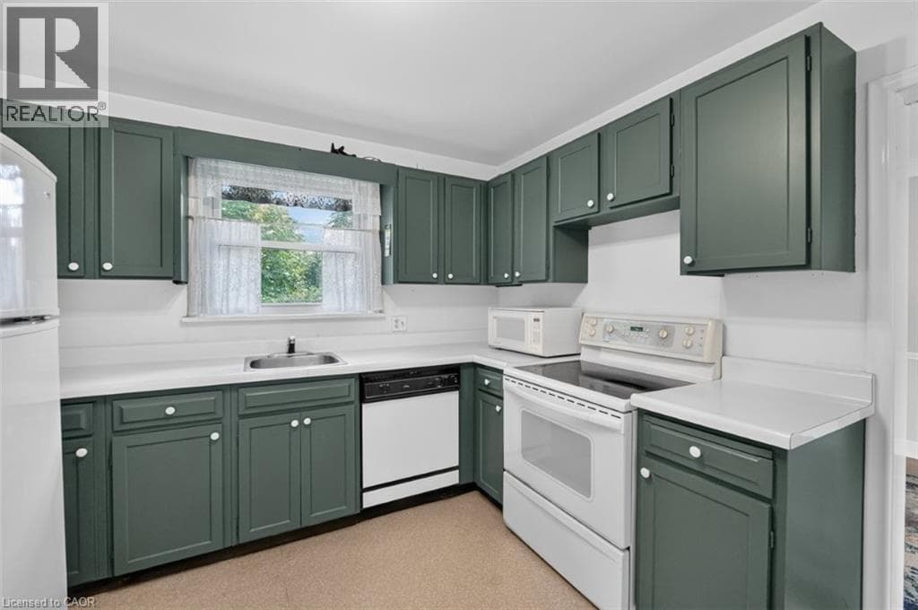 Single Family at 16 BYRNE Boulevard, St. Catharines, Ontario - Photo 6 - RE/MAX Garden City Realty