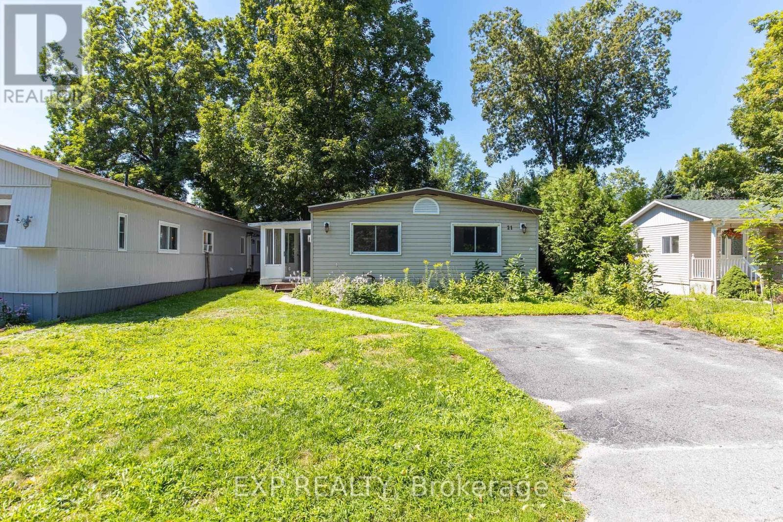Single Family at 21 Maplewood Avenue, Carleton Place, Ontario - Photo 2 - RE/MAX Garden City Realty