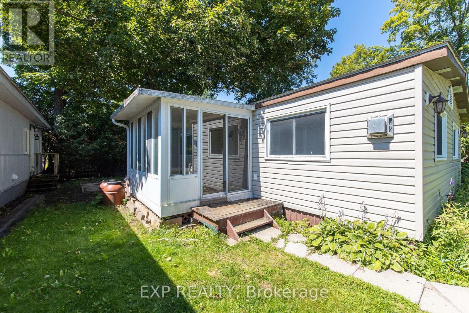 Single Family at 21 Maplewood Avenue, Carleton Place, Ontario - Photo 3 - RE/MAX Garden City Realty