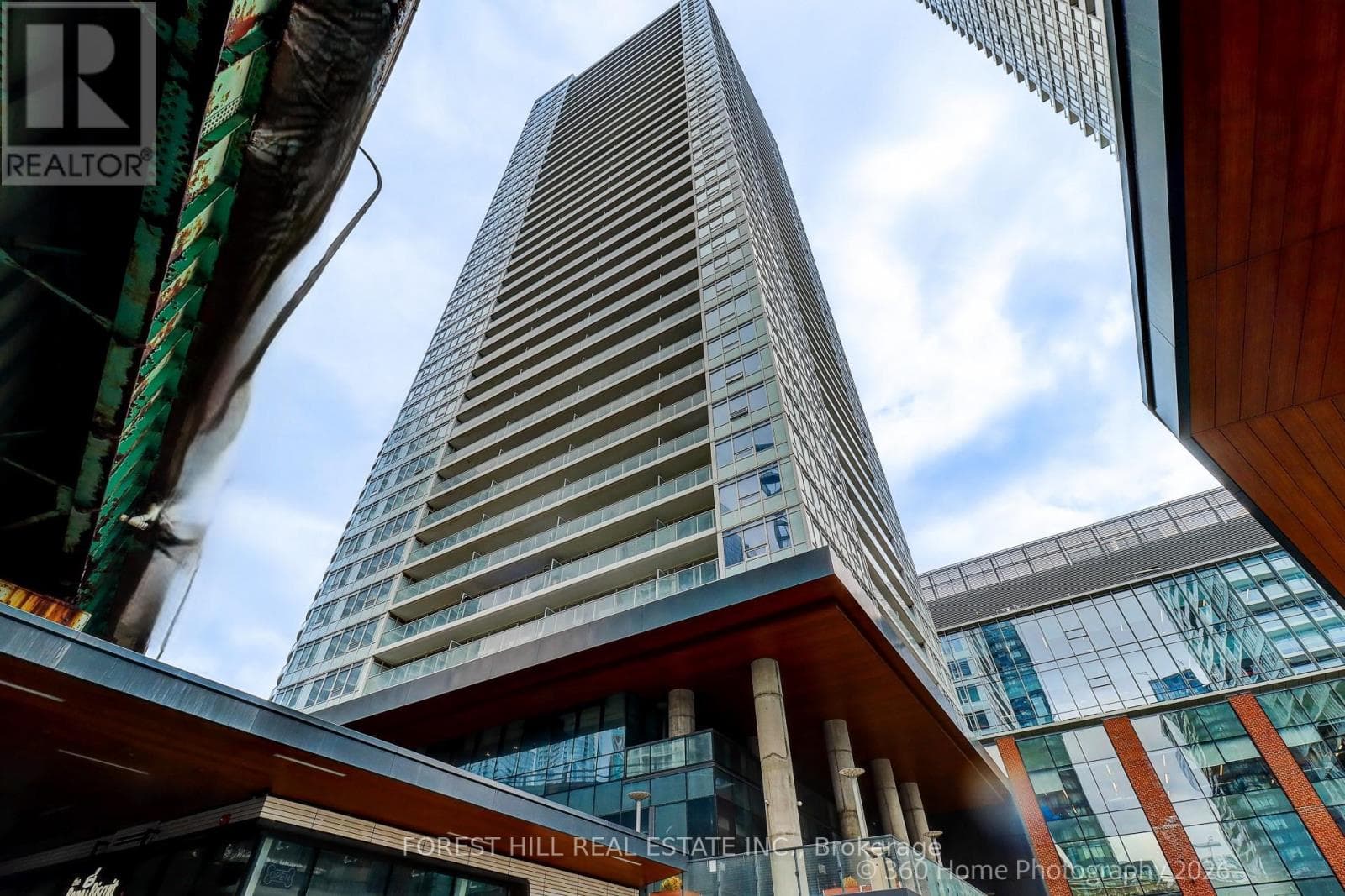1215- 17 Bathurst Street