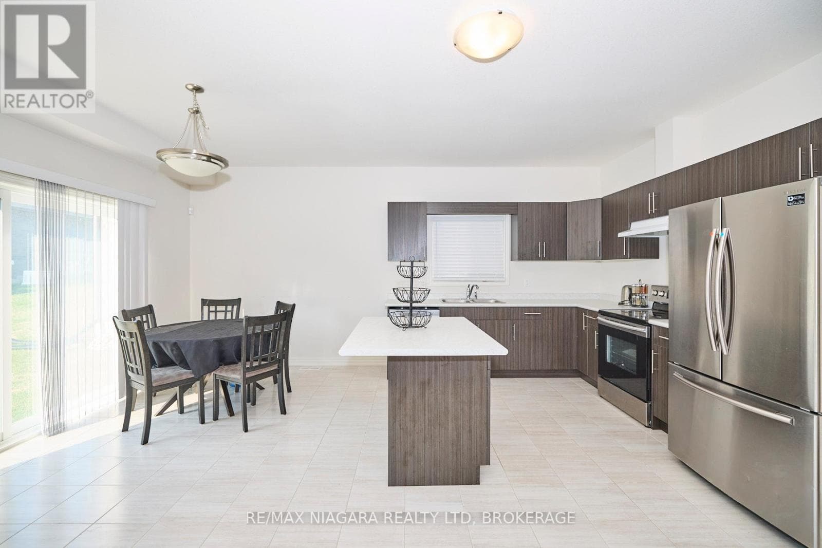 Single Family at 3595 Carolina Court, Fort Erie (Ridgeway), Ontario - Photo 10 - RE/MAX Garden City Realty