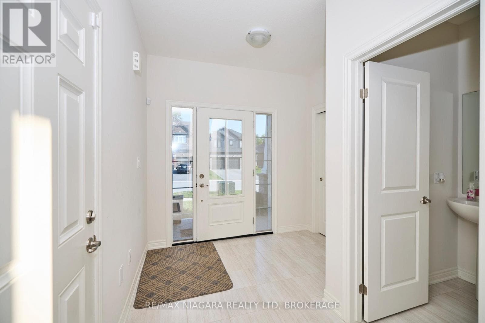 Single Family at 3595 Carolina Court, Fort Erie (Ridgeway), Ontario - Photo 4 - RE/MAX Garden City Realty