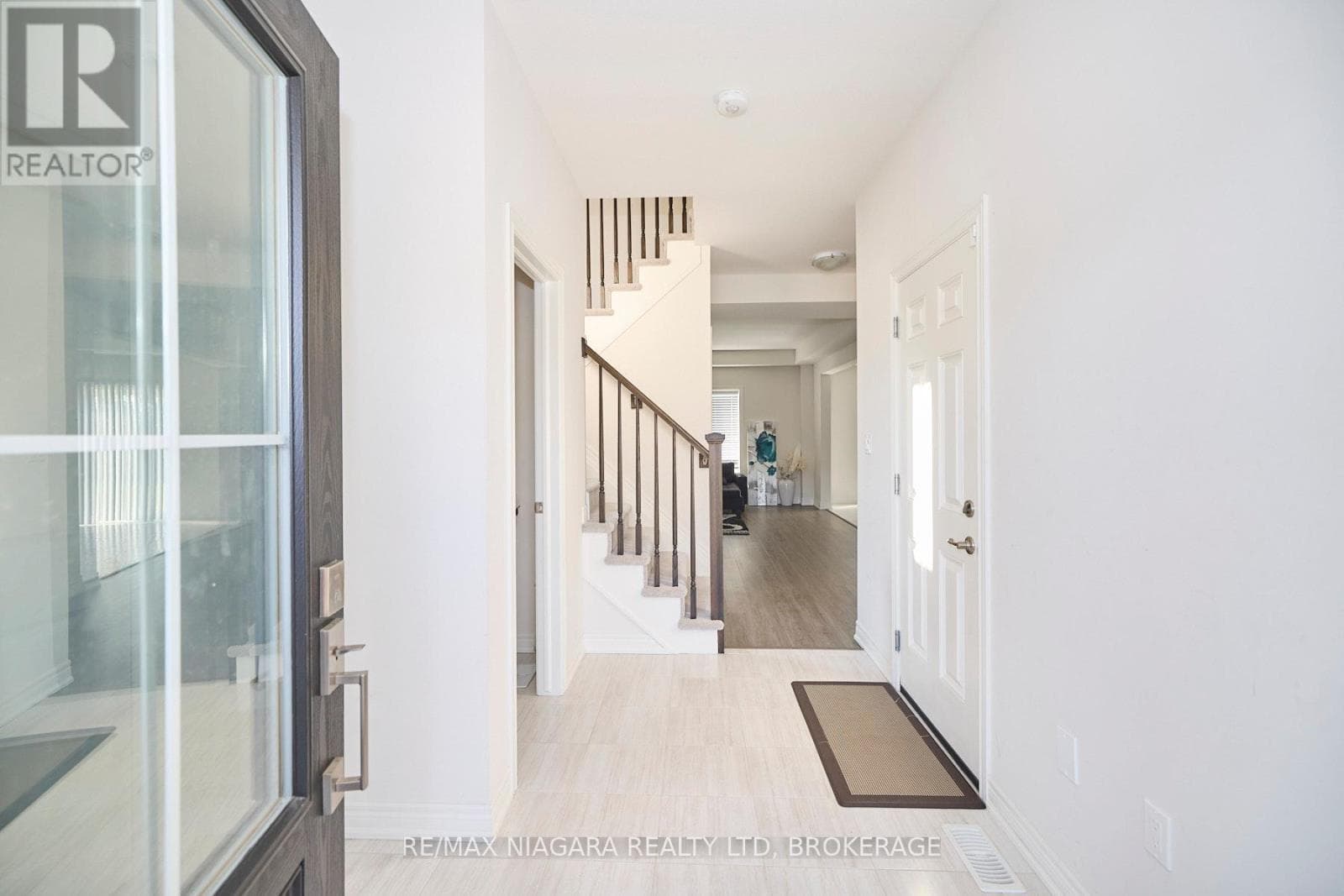 Single Family at 3595 Carolina Court, Fort Erie (Ridgeway), Ontario - Photo 5 - RE/MAX Garden City Realty