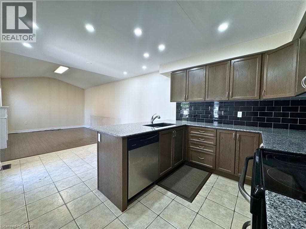 Single Family at 11 KEITH Crescent, Niagara-on-the-Lake, Ontario - Photo 6 - RE/MAX Garden City Realty