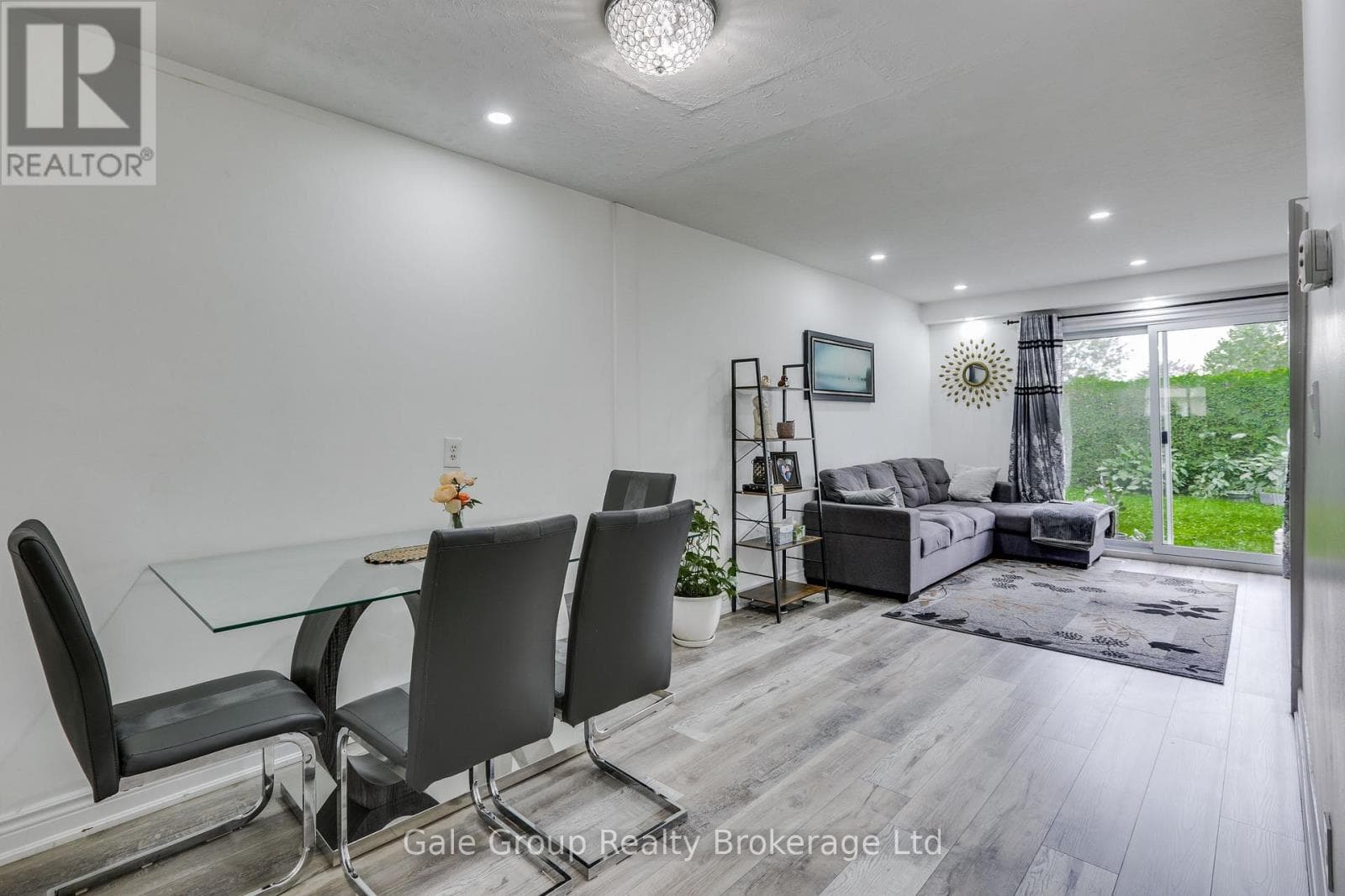 Single Family at 9- 105 Springbank Avenue, Woodstock (Woodstock - North), Ontario - Photo 6 - RE/MAX Garden City Realty