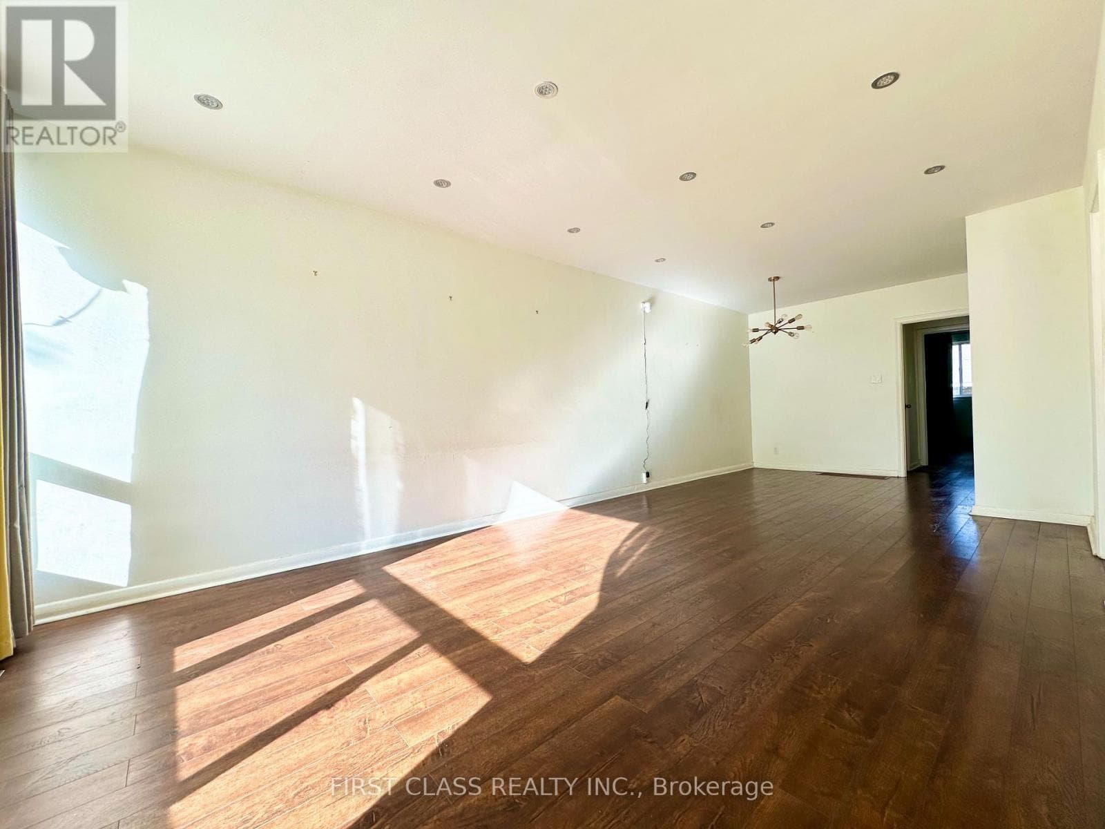 Single Family at Main Fl- 260 Taylor Mills Drive, Richmond Hill (Crosby), Ontario - Photo 6 - RE/MAX Garden City Realty