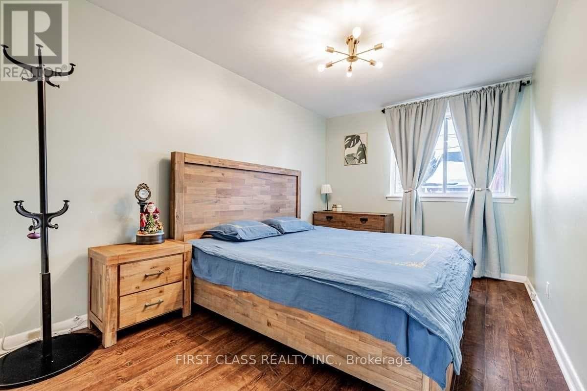 Single Family at Main Fl- 260 Taylor Mills Drive, Richmond Hill (Crosby), Ontario - Photo 7 - RE/MAX Garden City Realty