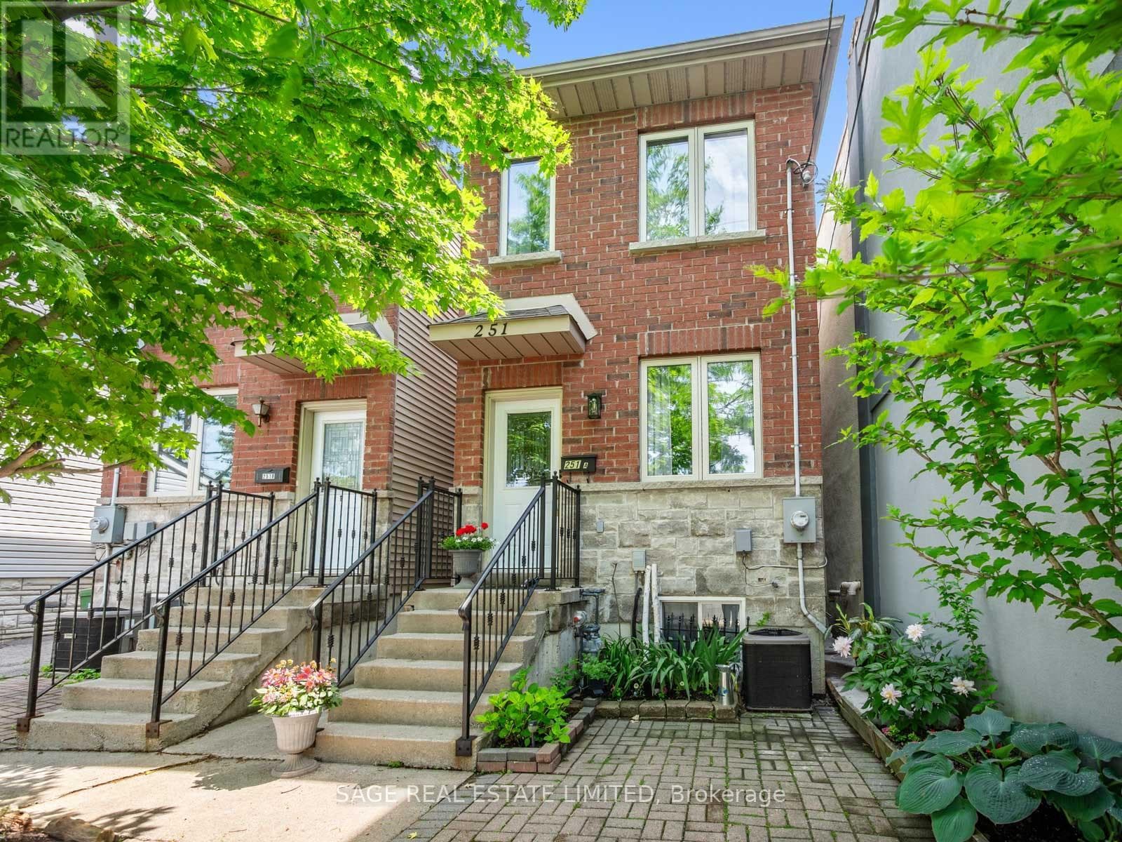 251A Chisholm Avenue