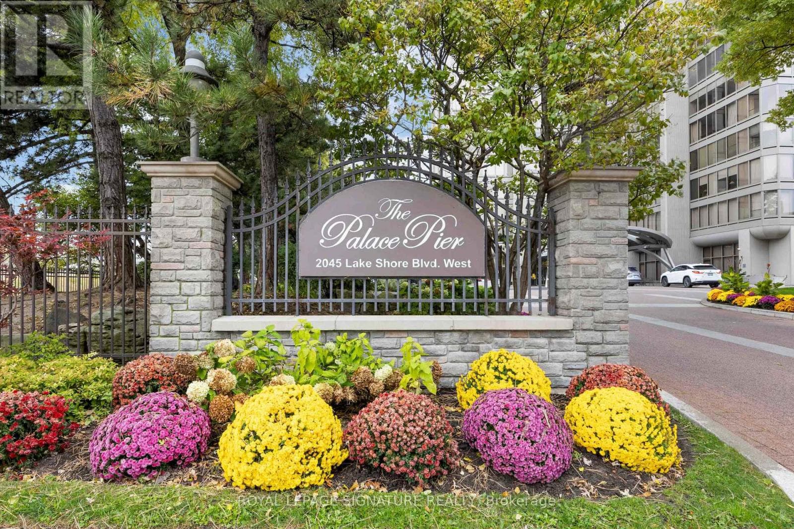 Single Family at 2904- 2045 Lake Shore Boulevard, Toronto (Mimico), Ontario - Photo 3 - RE/MAX Garden City Realty