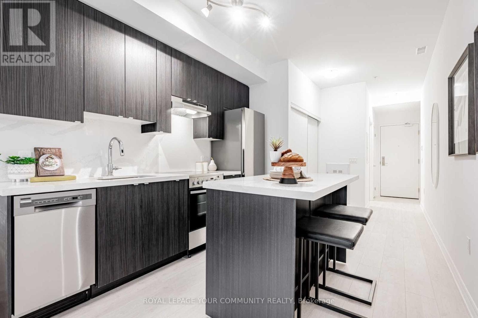 Single Family at 111- 408 Browns Line, Toronto (Alderwood), Ontario - Photo 4 - RE/MAX Garden City Realty