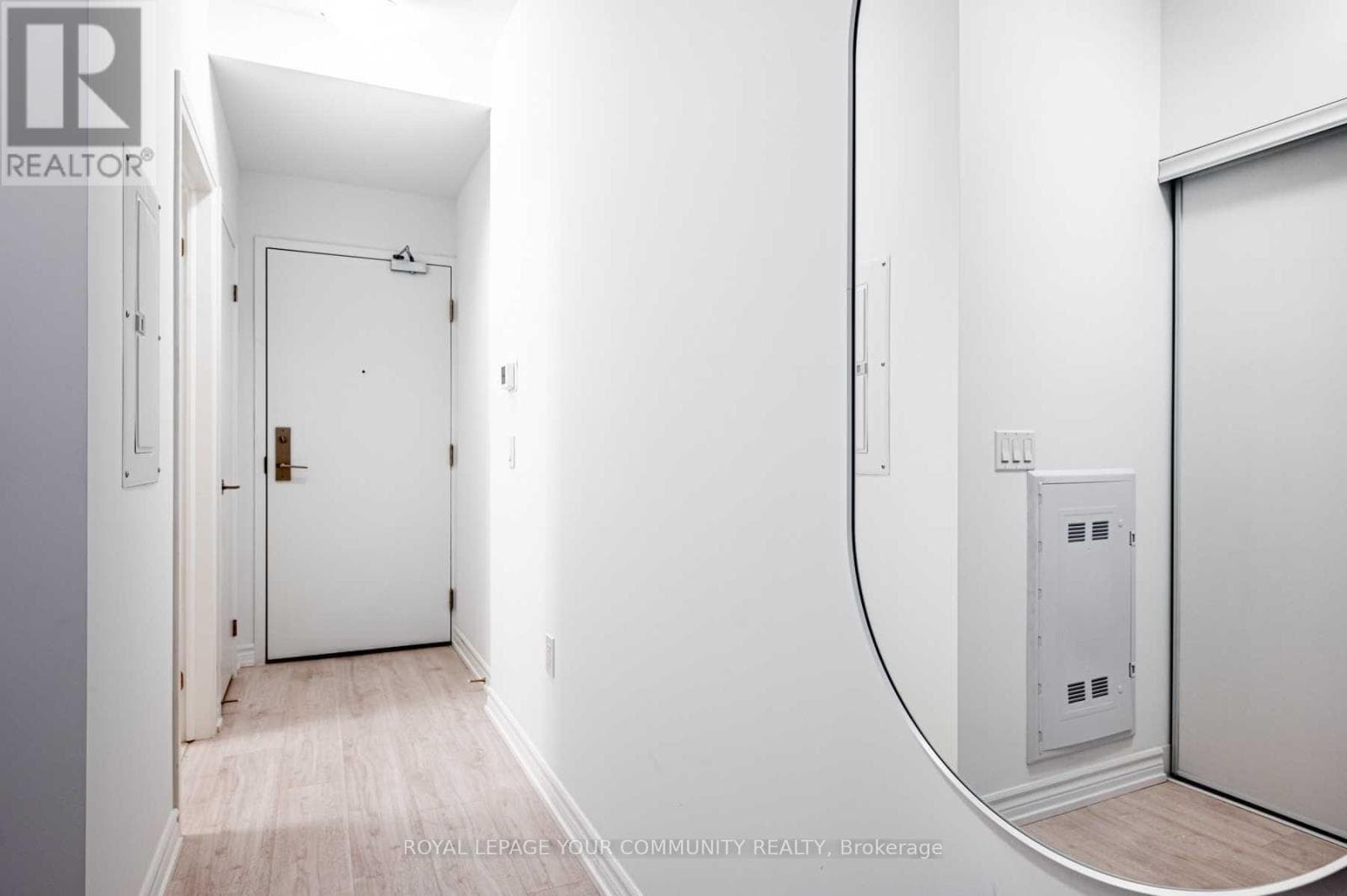 Single Family at 111- 408 Browns Line, Toronto (Alderwood), Ontario - Photo 5 - RE/MAX Garden City Realty