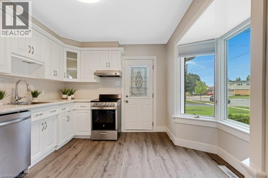 Single Family at 290 MELROSE Avenue, Kitchener, Ontario - Photo 6 - RE/MAX Garden City Realty