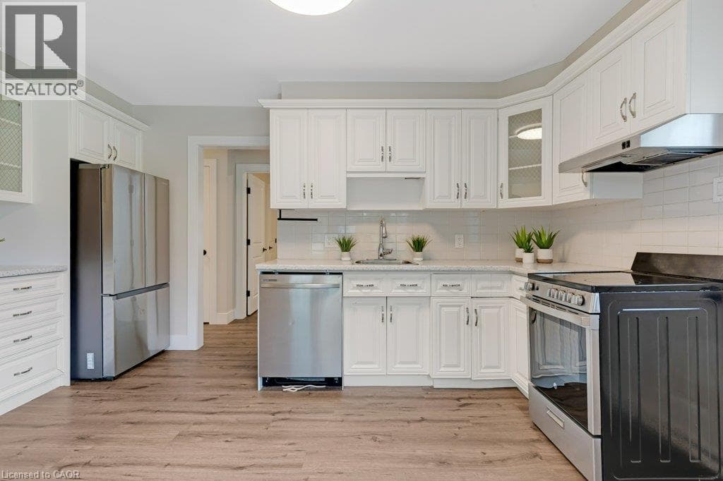 Single Family at 290 MELROSE Avenue, Kitchener, Ontario - Photo 7 - RE/MAX Garden City Realty