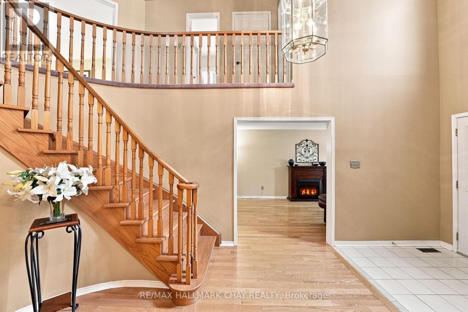 Single Family at 380 Alex Doner Drive, Newmarket (Glenway Estates), Ontario - Photo 6 - RE/MAX Garden City Realty