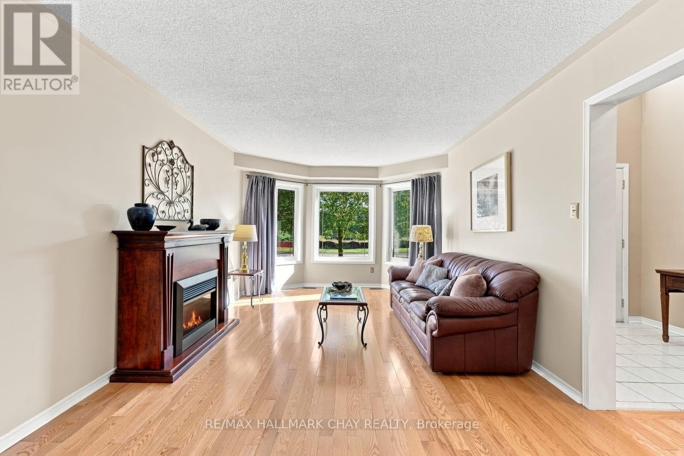 Single Family at 380 Alex Doner Drive, Newmarket (Glenway Estates), Ontario - Photo 7 - RE/MAX Garden City Realty