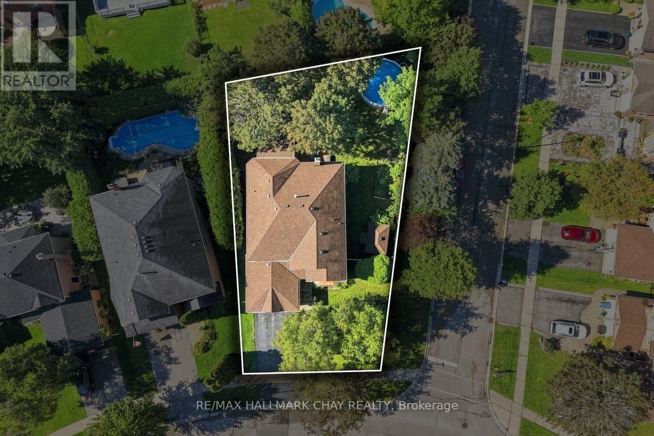 Single Family at 380 Alex Doner Drive, Newmarket (Glenway Estates), Ontario - Photo 3 - RE/MAX Garden City Realty