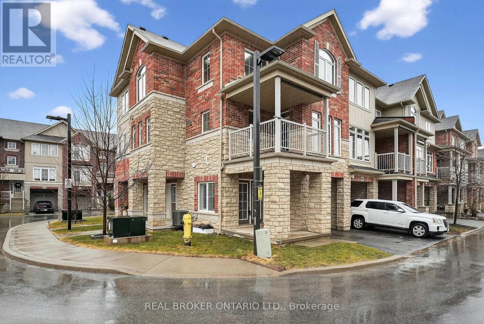 Single Family at 5000 Desantis Drive, Lincoln (Beamsville), Ontario - Photo 2 - RE/MAX Garden City Realty