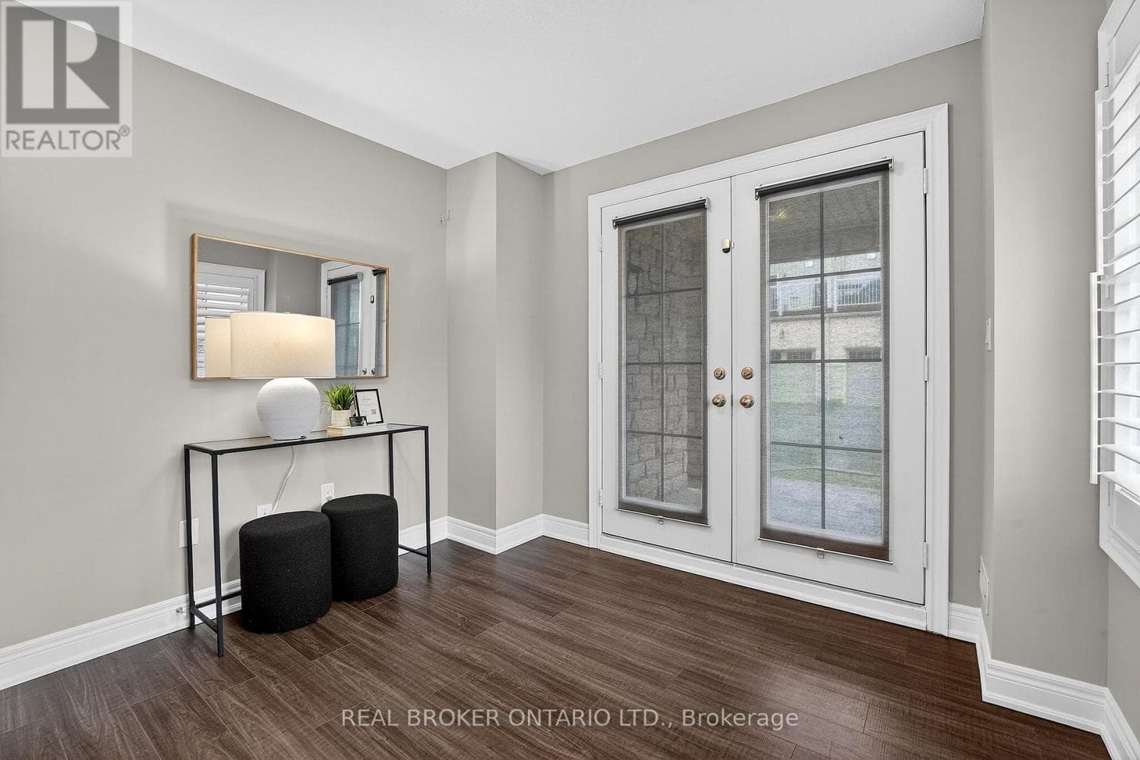 Single Family at 5000 Desantis Drive, Lincoln (Beamsville), Ontario - Photo 7 - RE/MAX Garden City Realty