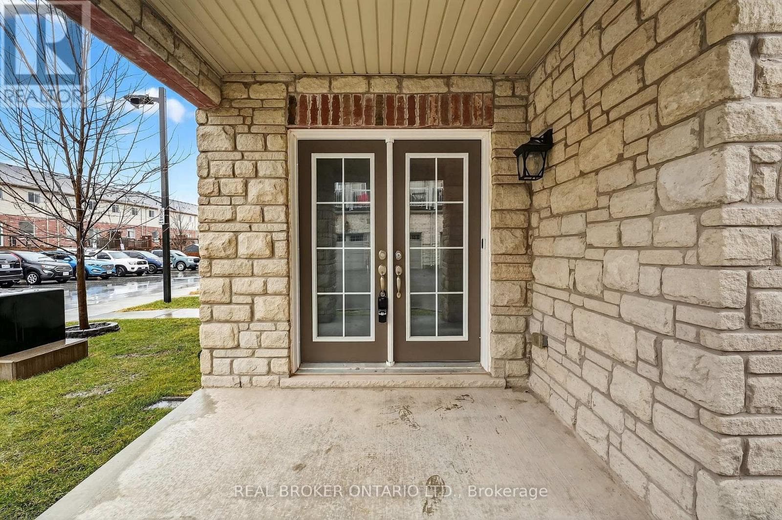 Single Family at 5000 Desantis Drive, Lincoln (Beamsville), Ontario - Photo 8 - RE/MAX Garden City Realty