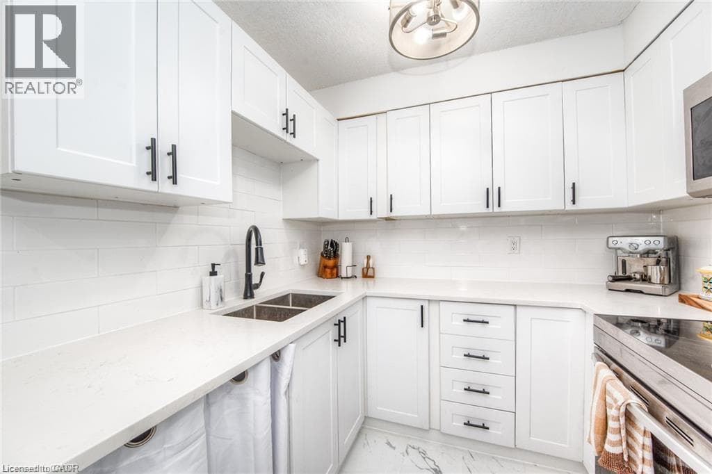 402- 225 HARVARD Place