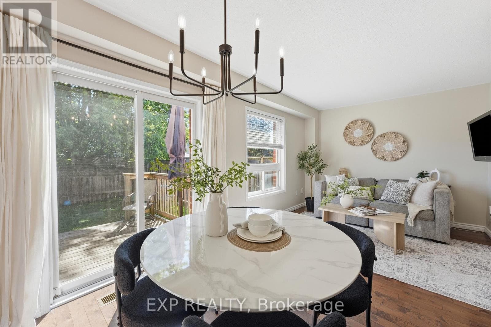 Single Family at 3 Battenberg Court, East Gwillimbury (Mt Albert), Ontario - Photo 5 - RE/MAX Garden City Realty