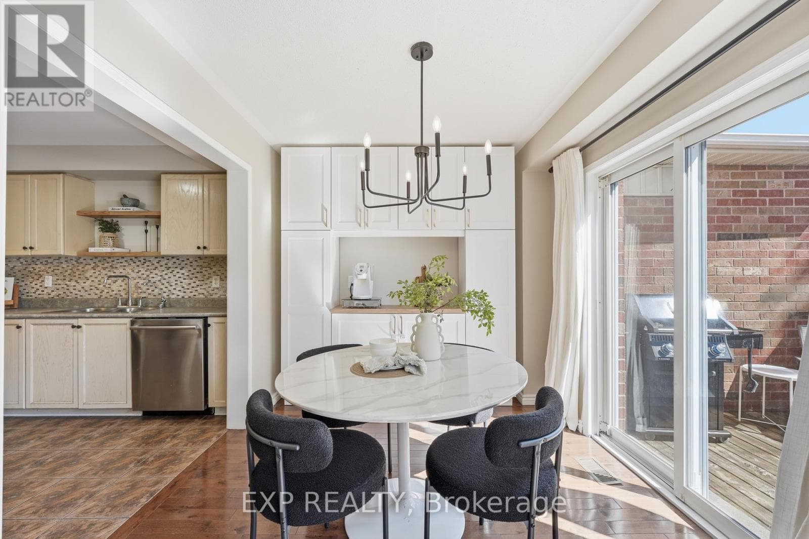 Single Family at 3 Battenberg Court, East Gwillimbury (Mt Albert), Ontario - Photo 6 - RE/MAX Garden City Realty