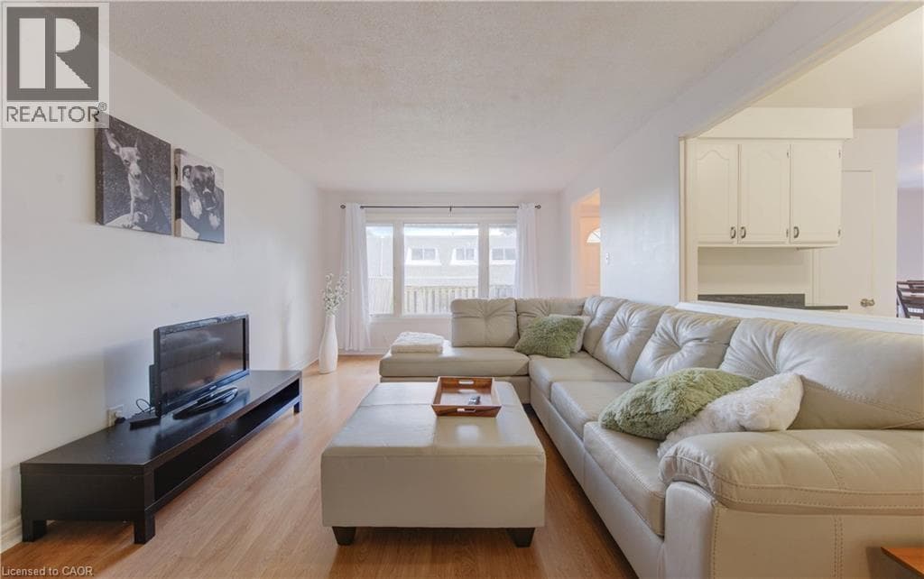 Single Family at 47- 14 WILLIAMSBURG Road, Kitchener, Ontario - Photo 3 - RE/MAX Garden City Realty