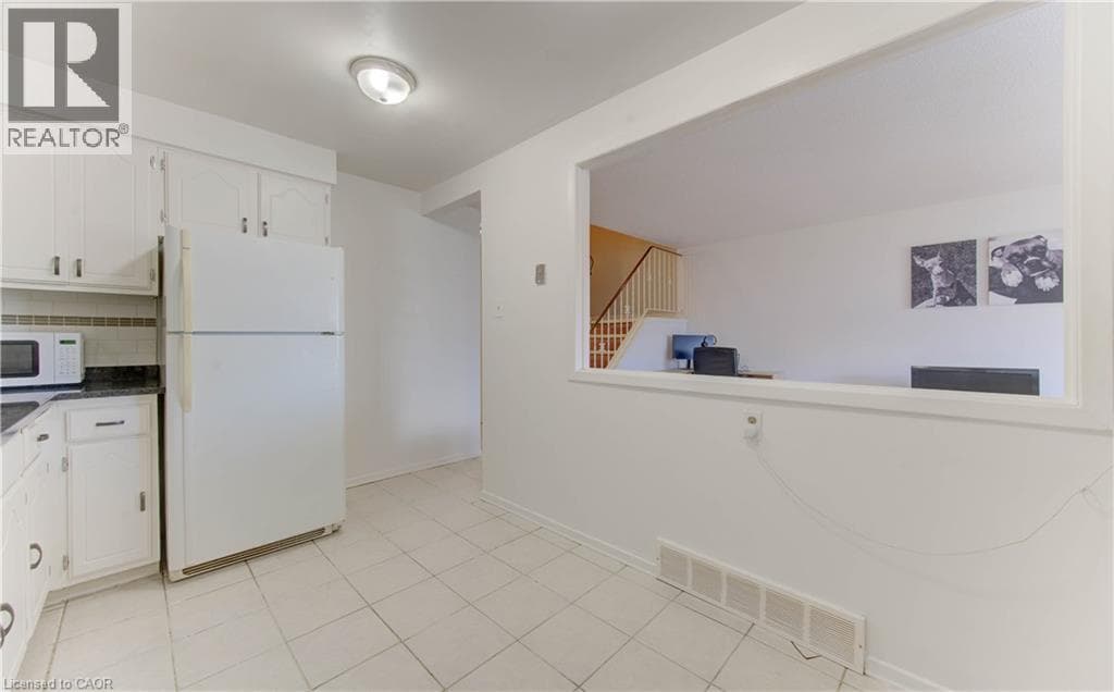Single Family at 47- 14 WILLIAMSBURG Road, Kitchener, Ontario - Photo 8 - RE/MAX Garden City Realty
