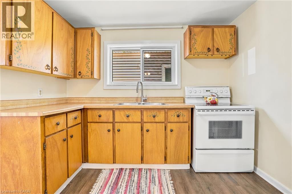 Single Family at 15 KENT Street, Welland, Ontario - Photo 7 - RE/MAX Garden City Realty
