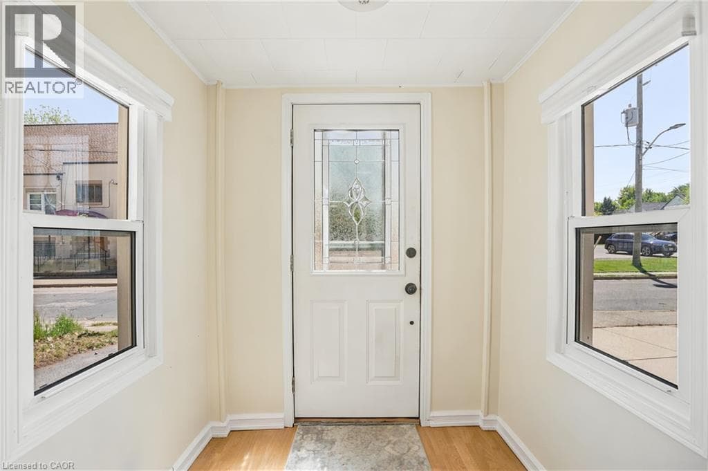Single Family at 15 KENT Street, Welland, Ontario - Photo 3 - RE/MAX Garden City Realty