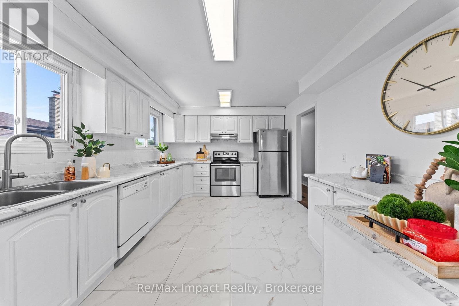 Single Family at 3874 Brandon Gate Drive, Mississauga (Malton), Ontario - Photo 7 - RE/MAX Garden City Realty