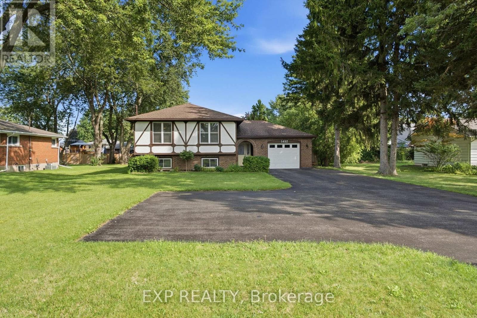 Single Family at 1452 Garrison Road, Fort Erie (Crescent Park), Ontario - Photo 5 - RE/MAX Garden City Realty