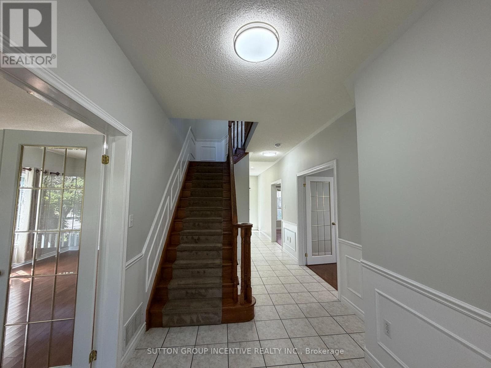 Single Family at 1 Buman Court, Barrie (South Shore), Ontario - Photo 5 - RE/MAX Garden City Realty