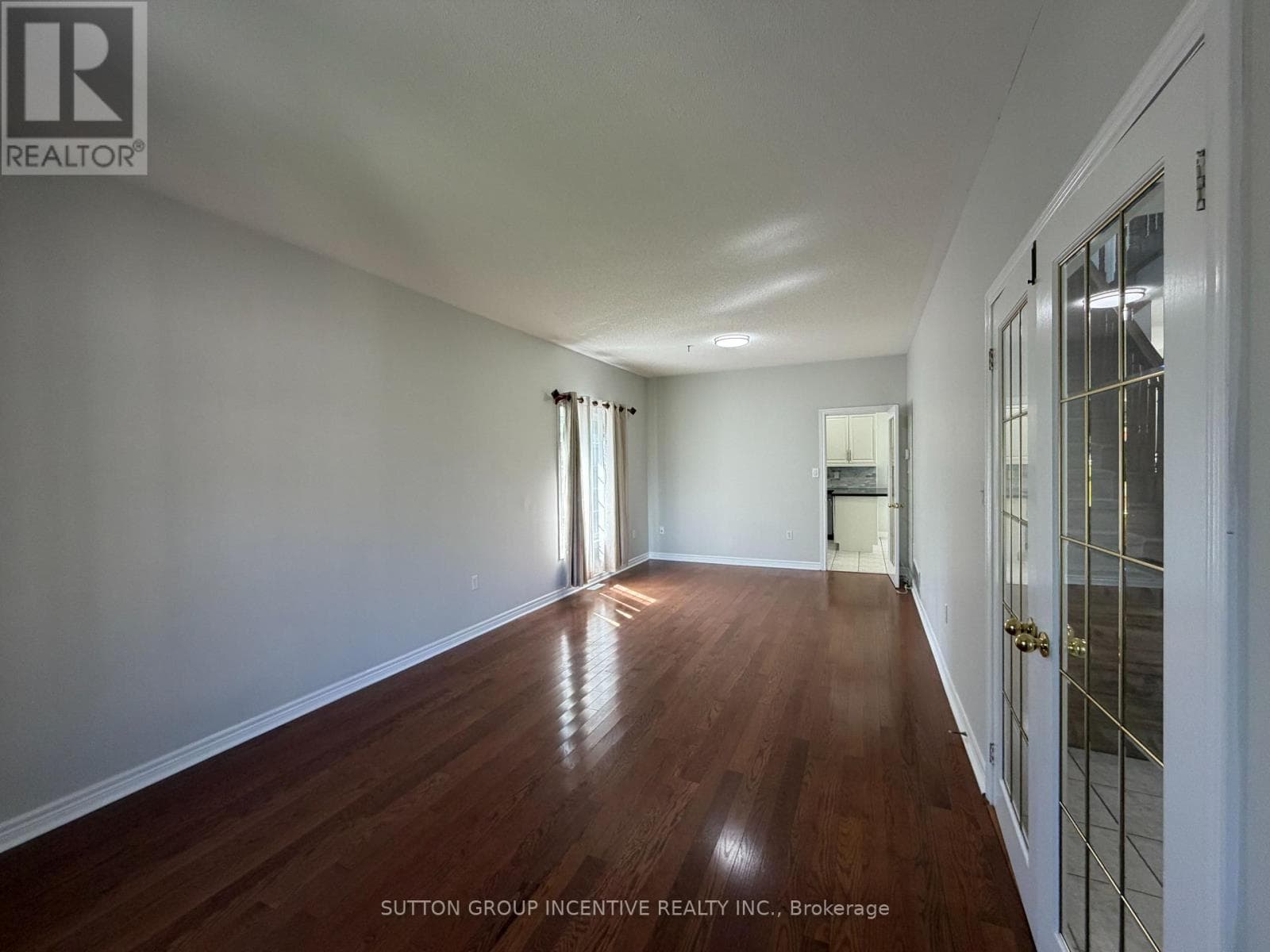 Single Family at 1 Buman Court, Barrie (South Shore), Ontario - Photo 6 - RE/MAX Garden City Realty