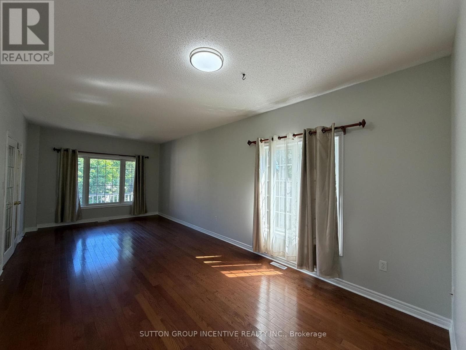 Single Family at 1 Buman Court, Barrie (South Shore), Ontario - Photo 7 - RE/MAX Garden City Realty