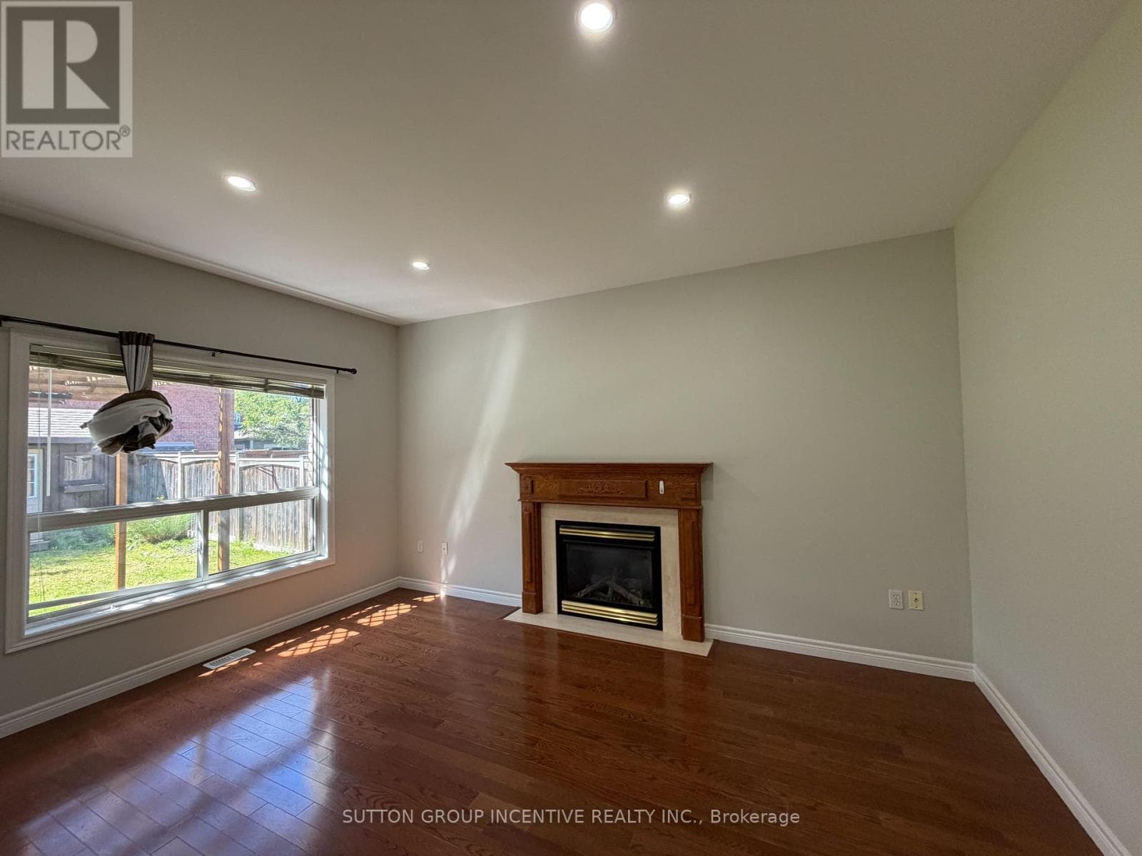 Single Family at 1 Buman Court, Barrie (South Shore), Ontario - Photo 9 - RE/MAX Garden City Realty