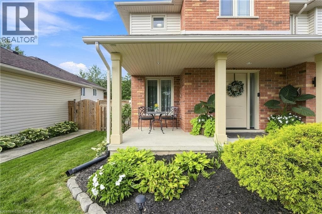 Single Family at 325 FOXTAIL Avenue, Welland, Ontario - Photo 3 - RE/MAX Garden City Realty